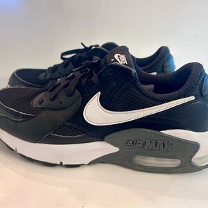 Women’s Size 9 - Nike Air Max Excee Black Athletic Running Sneaker Shoes - EUC!